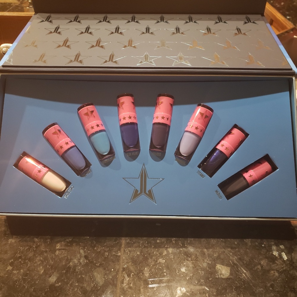Brand New (in hand) Jeffree Star Blue Blood Lip